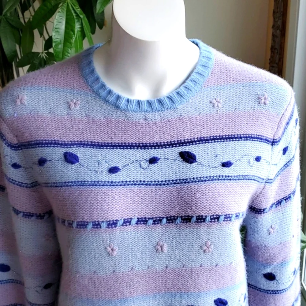 Vintage Ann Taylor Fair Isle Lavander Wool Sweater Embroidered Beaded Si… - Picture 3 of 12